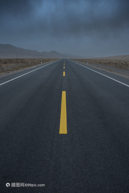 沙漠公路桥梁 连接荒芜的奇迹与挑战